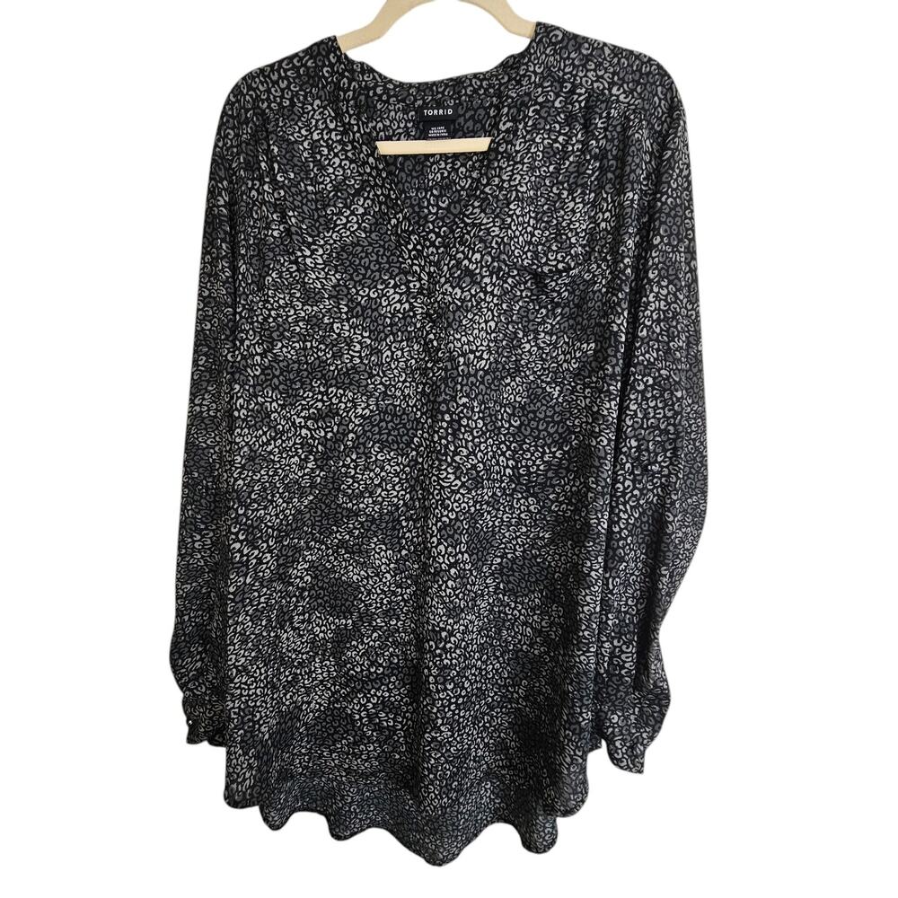 Torrid Blouse Long Sleeve Blouse Leopard Print Top V Neck Blouse Gray 2X Women